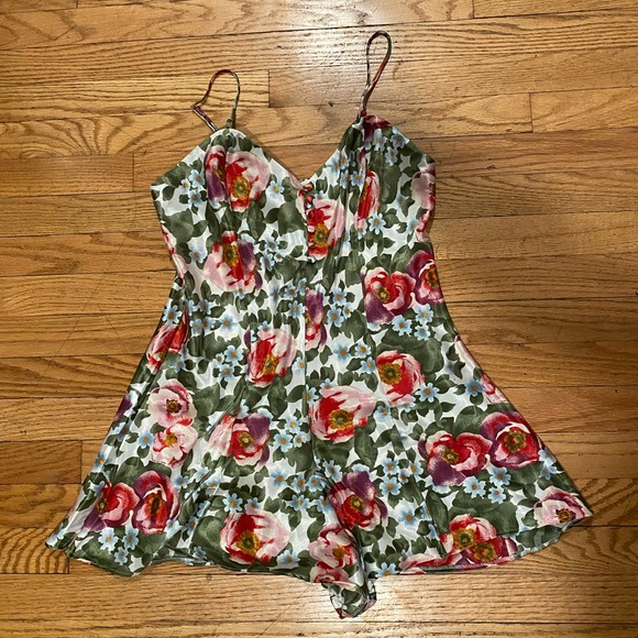 Dresses & Skirts - ❤️Vintage Floral Playsuit❤️
